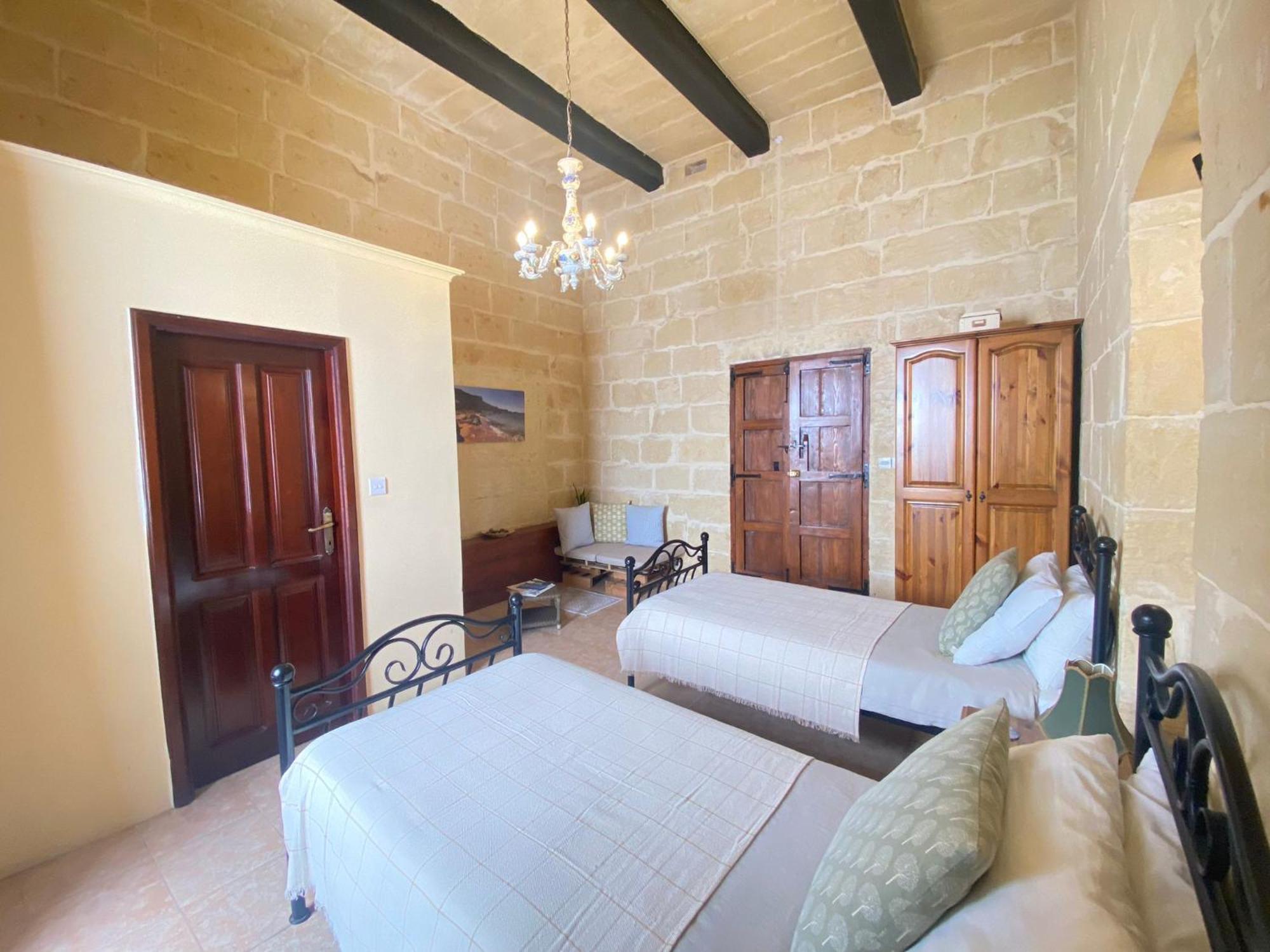 A La Maison B&B Xagħra Esterno foto