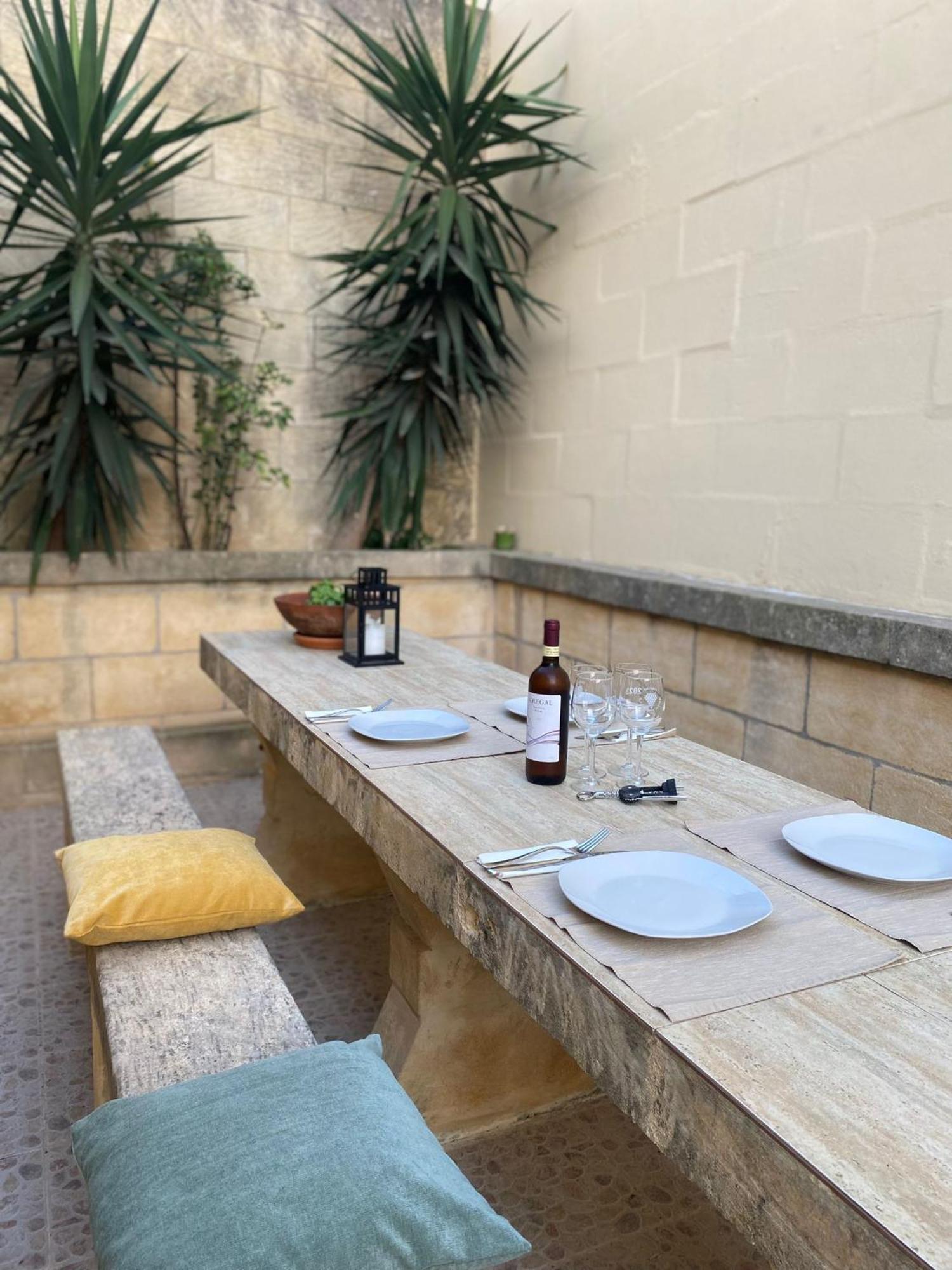 A La Maison B&B Xagħra Esterno foto