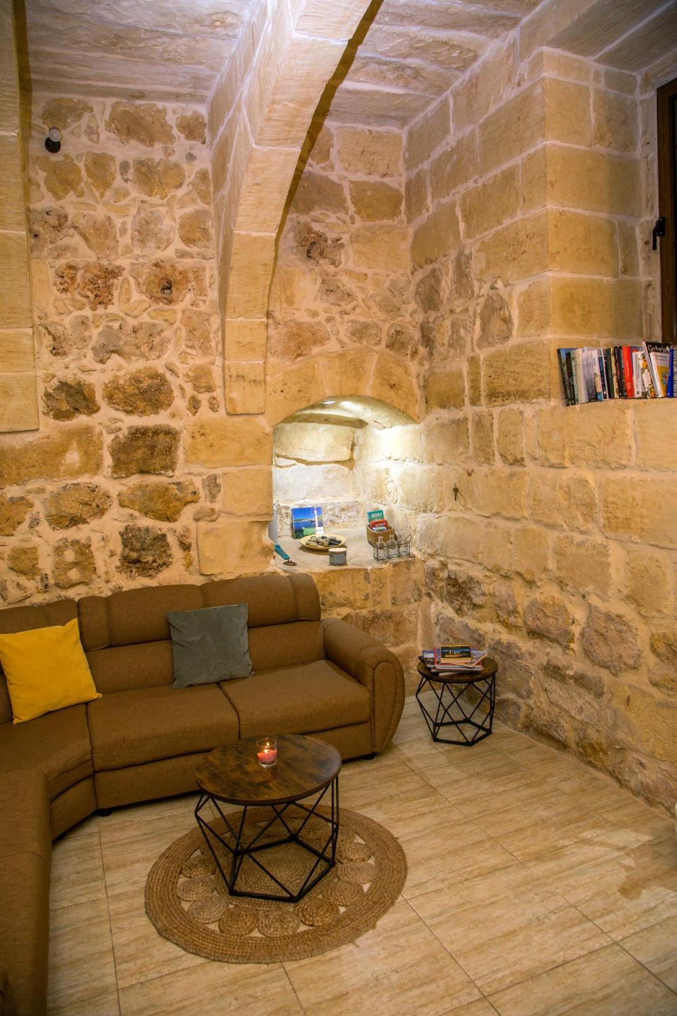 A La Maison B&B Xagħra Esterno foto