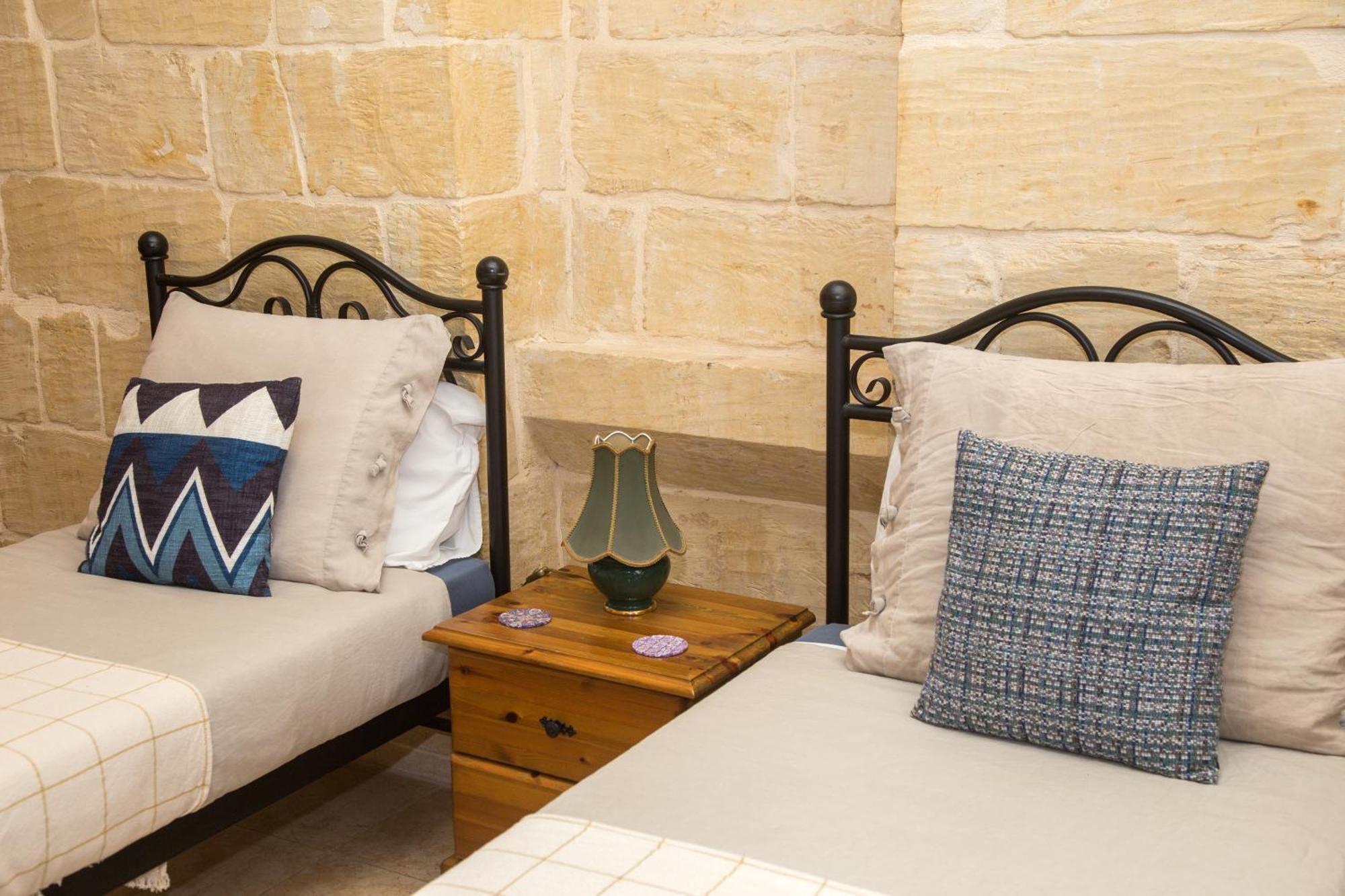 A La Maison B&B Xagħra Esterno foto